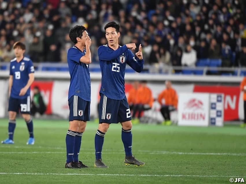 日本サッカー協会さんのインスタグラム写真 - (日本サッカー協会Instagram)「📸Match  Photos④ 1点を追う日本代表は、#香川真司 選手、#小林祐希 選手、#乾貴士 選手、#鎌田大地 選手、#安西幸輝 選手を投入しますが、最後までゴールネットを揺らすことはできず、0-1で試合を終えました。 ・ キリンチャレンジカップ2019 #SAMURAIBLUE 0-1 コロンビア代表 📅3/22(金)19:20KO 📍神奈川／日産スタジアム ・ ―――――――――――――――――― Next Match>> キリンチャレンジカップ2019 🆚ボリビア代表 📅3/26(火)19:30KO 📍兵庫／ノエビアスタジアム神戸 📺フジテレビ系列で生中継 ・ 👉大会情報はJFA.jpへ ―――――――――――――――――― #daihyo #SAMURAIBLUE」3月23日 20時46分 - japanfootballassociation