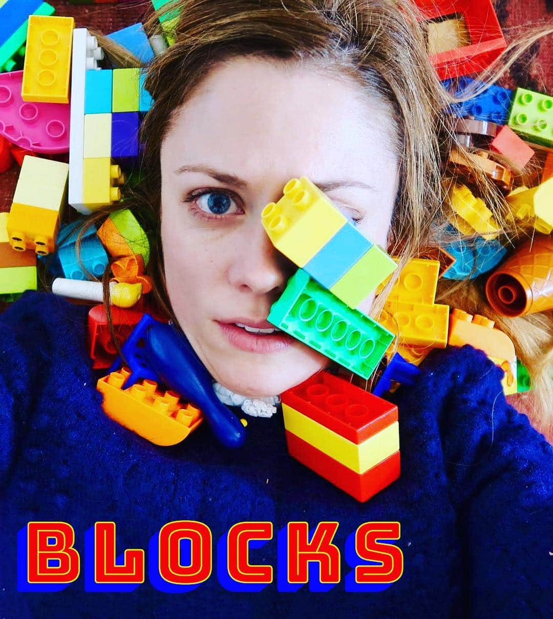クレア・コフィーさんのインスタグラム写真 - (クレア・コフィーInstagram)「TAX DEDUCTIBLE WAY TO SUPPORT THE ARTS ALERT! I have the divine luck to be starring in @ohbridget’s #AFI Director’s Workshop for Women short “Blocks”, and we need your help! Any amount you can give is heroic and there’s a ton of great rewards. Click link in profile and check it out!! (Or go to www.seedandspark.com and search “Blocks”) @americanfilminstitute」3月23日 20時50分 - clairecoffee