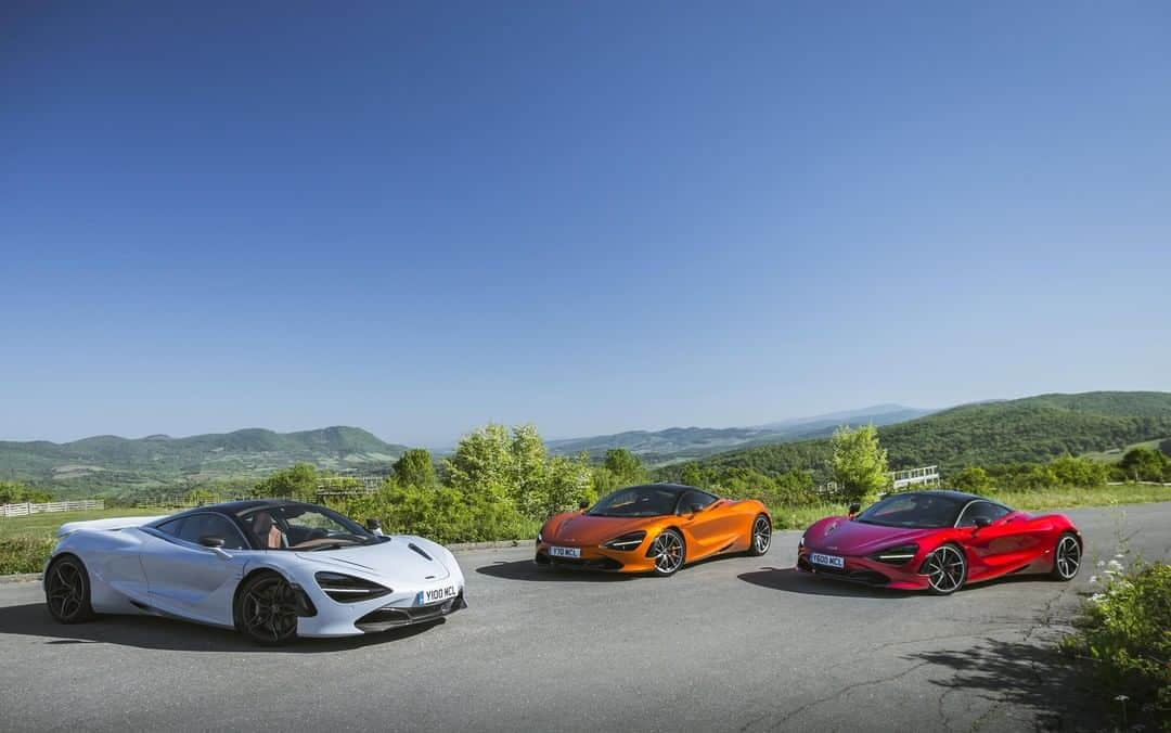 McLaren Automotiveさんのインスタグラム写真 - (McLaren AutomotiveInstagram)「Sleek, sculpted and pictured here in stunning Memphis Red, Glacier White and Azores Orange.  Which is your favourite? #McLaren720S」3月23日 21時02分 - mclarenauto