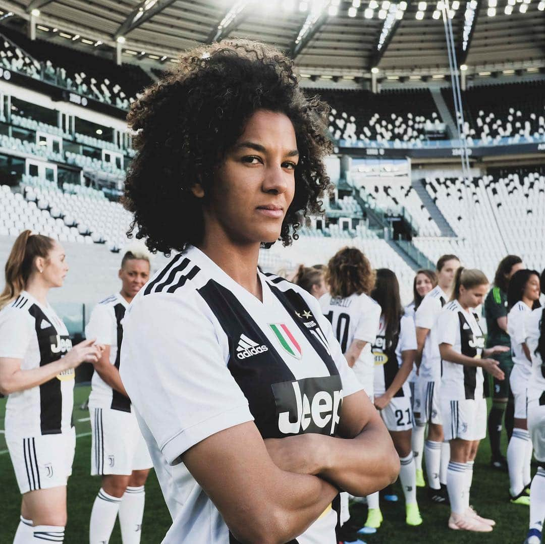 ユヴェントスFCさんのインスタグラム写真 - (ユヴェントスFCInstagram)「"See you here for the Première tomorrow" 🙌🏼 #ForzaJuve #JuventusWomen」3月23日 21時01分 - juventus