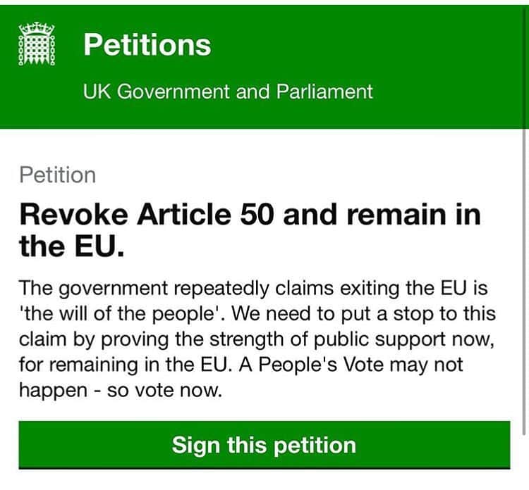ValGarlandさんのインスタグラム写真 - (ValGarlandInstagram)「💥 Please sign the petition NOW to revoke Article 50 💥 https://petition.parliament.uk/petitions/241584 💥」3月23日 20時53分 - thevalgarland