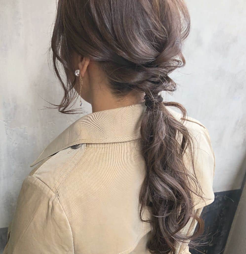 松原加奈恵さんのインスタグラム写真 - (松原加奈恵Instagram)「お肌の血色がよく見える ラベンダーカラー◎◎ . . #naluhair#ラベンダーアッシュ#北堀江#大阪美容室#ハイライト#ポニーテール#ヘアアレンジ#コテ巻き#ロングヘア#クラッシー#おくれ毛#あざと毛」3月24日 2時33分 - piiiiiiico