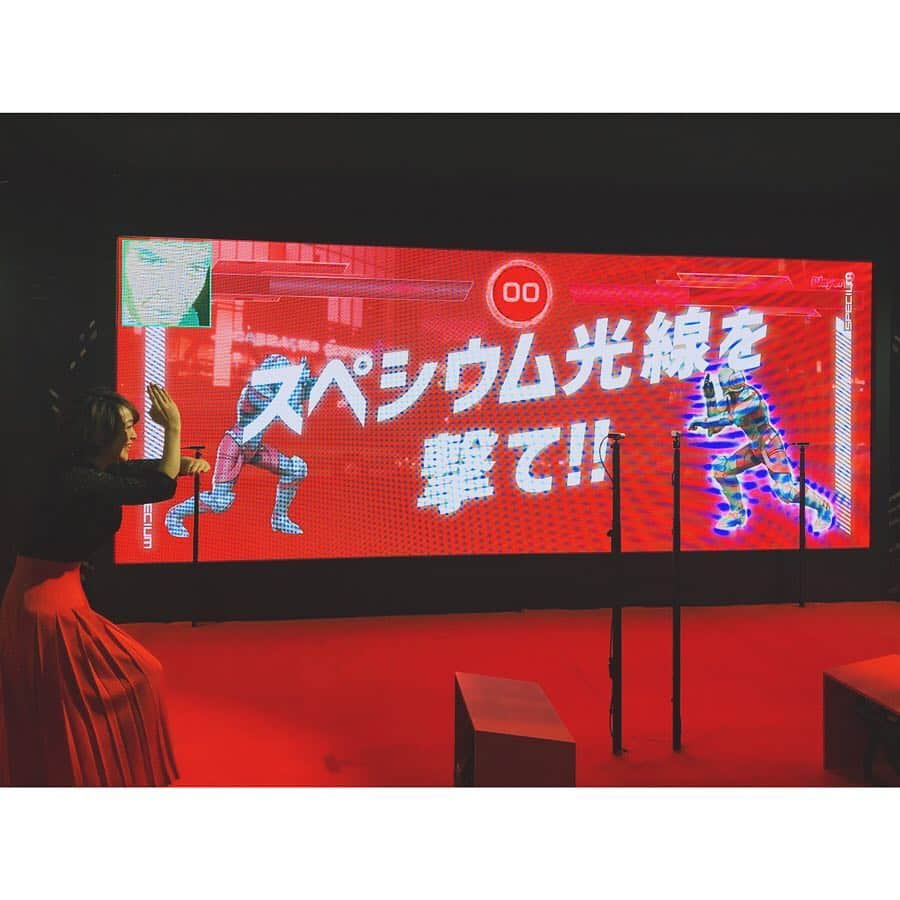 潘めぐみさんのインスタグラム写真 - (潘めぐみInstagram)「『ULTRAMAN』 . Anime Japan 2019のNetflixブースがアツい‼️ . そして、映像コーナーの『ULTRAMAN BATTLE〜科特隊への道〜』がスゴい‼️ . ULTRAMANに変身してスペシウム光線を撃てると聞いていたけど、想像以上に贅沢な空間でした✨ . 体験した映像は、その場でQRコードをもらえるので、そこにアクセスすると、ツイッターにアップできて、保存もできちゃいます‼️ . ツイートすると抽選で豪華なプレゼントが✨🎁 . 最後にステッカーをもらって、ウルトラホクホクトマンです。笑 . #AnimeJapan #AnimeJapan2019 #Netflix #ネトフリ #ネトフリアニメ #アガるネトフリアニメ #ULTRAMAN #円谷プロ . 動画はツイッターにアップさせて頂きました🎶 . 写真はマネージャー氏が撮ってくれました📸 . 今日もありがとう、マネージャー氏🙏✨」3月23日 21時04分 - han_meg_han