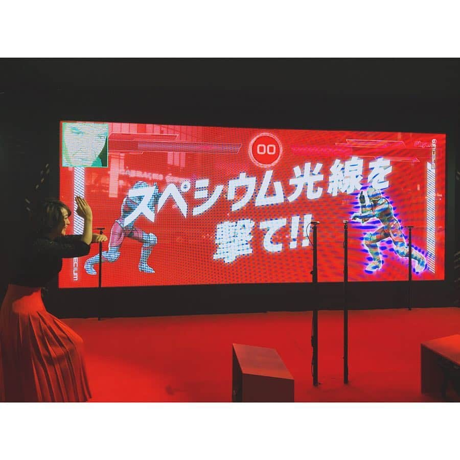 潘めぐみさんのインスタグラム写真 - (潘めぐみInstagram)「『ULTRAMAN』 . Anime Japan 2019のNetflixブースがアツい‼️ . そして、映像コーナーの『ULTRAMAN BATTLE〜科特隊への道〜』がスゴい‼️ . ULTRAMANに変身してスペシウム光線を撃てると聞いていたけど、想像以上に贅沢な空間でした✨ . 体験した映像は、その場でQRコードをもらえるので、そこにアクセスすると、ツイッターにアップできて、保存もできちゃいます‼️ . ツイートすると抽選で豪華なプレゼントが✨🎁 . 最後にステッカーをもらって、ウルトラホクホクトマンです。笑 . #AnimeJapan #AnimeJapan2019 #Netflix #ネトフリ #ネトフリアニメ #アガるネトフリアニメ #ULTRAMAN #円谷プロ . 動画はツイッターにアップさせて頂きました🎶 . 写真はマネージャー氏が撮ってくれました📸 . 今日もありがとう、マネージャー氏🙏✨」3月23日 21時04分 - han_meg_han