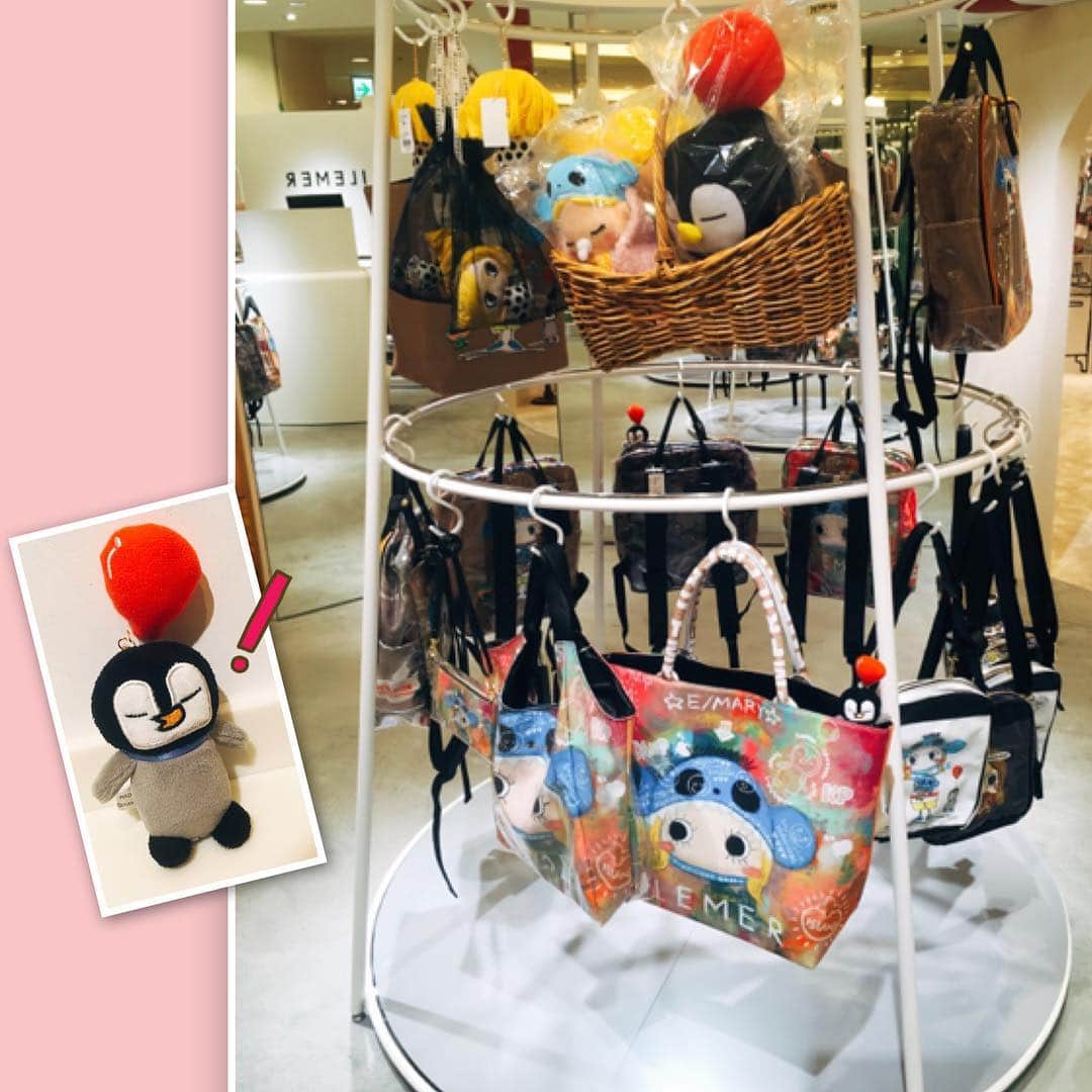 のインスタグラム：「KP(ケーピー)を探せ！【初級編⁈】 全部で3匹★ ・ ・ #イルメール#イーマリーちゃん #ilemer#アタオランド #ataoland#フォトジェニック #キャラクター#リュック #バックパック #タブレット入るポケットあり✨ #ビニールバッグ #スタジオアタオ #ペンギン#KP#ケーピー #春#春コーデ #神戸国際会館sol ・ ・ ・ 【PONPON/隠れケーピー ￥18,000円+税】」