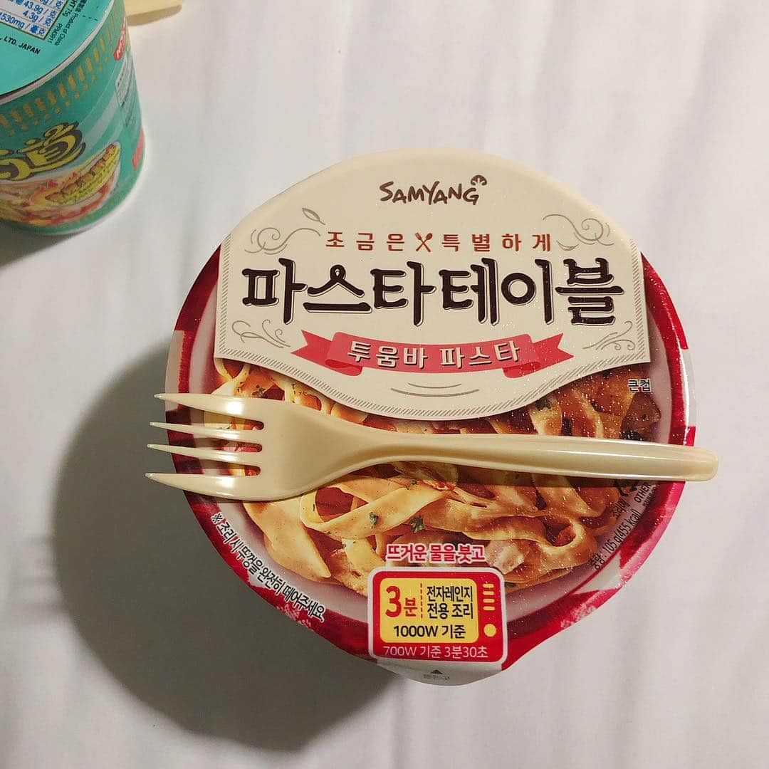 松川星さんのインスタグラム写真 - (松川星Instagram)「香港のコンビニで買った 韓国のカップ麺がすごい美味しくて お土産でも買って帰ったの🍴 見つけたら食べてみて‪❤︎ ‬」3月23日 21時13分 - akarin__rin