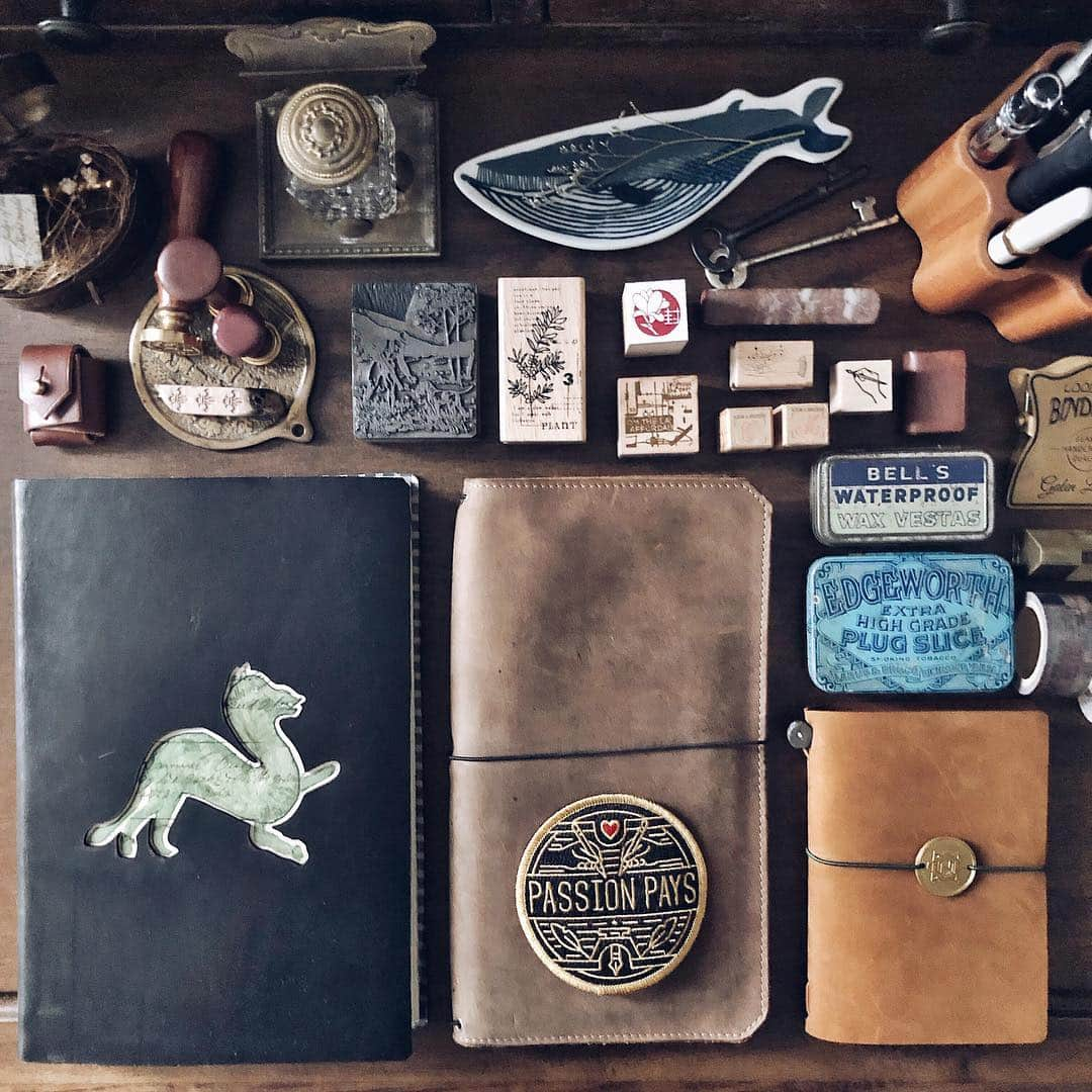 Catharine Mi-Sookさんのインスタグラム写真 - (Catharine Mi-SookInstagram)「My favorite journals and some of my beloved treasures in Saturday’s edition of #thingsorganizedneatly. . . . . . . . #journals #journaling #onmydesk #franklinchristoph #tnlove #vagabondnotebook #pegandawl #leatherjournal #travelerscompany #midoripassport #nomadostore #creativespace #classiky #woodenstamps #abmcrafty #waxsealstamp #galenleather #loveforanalogue #flatlays #flatlaystyle #flatlayout #stationerylover #aquietstyle #gatheredstyle #planneraddicts #dailyjournal #stationeryfinds」3月23日 21時16分 - catharinemisook