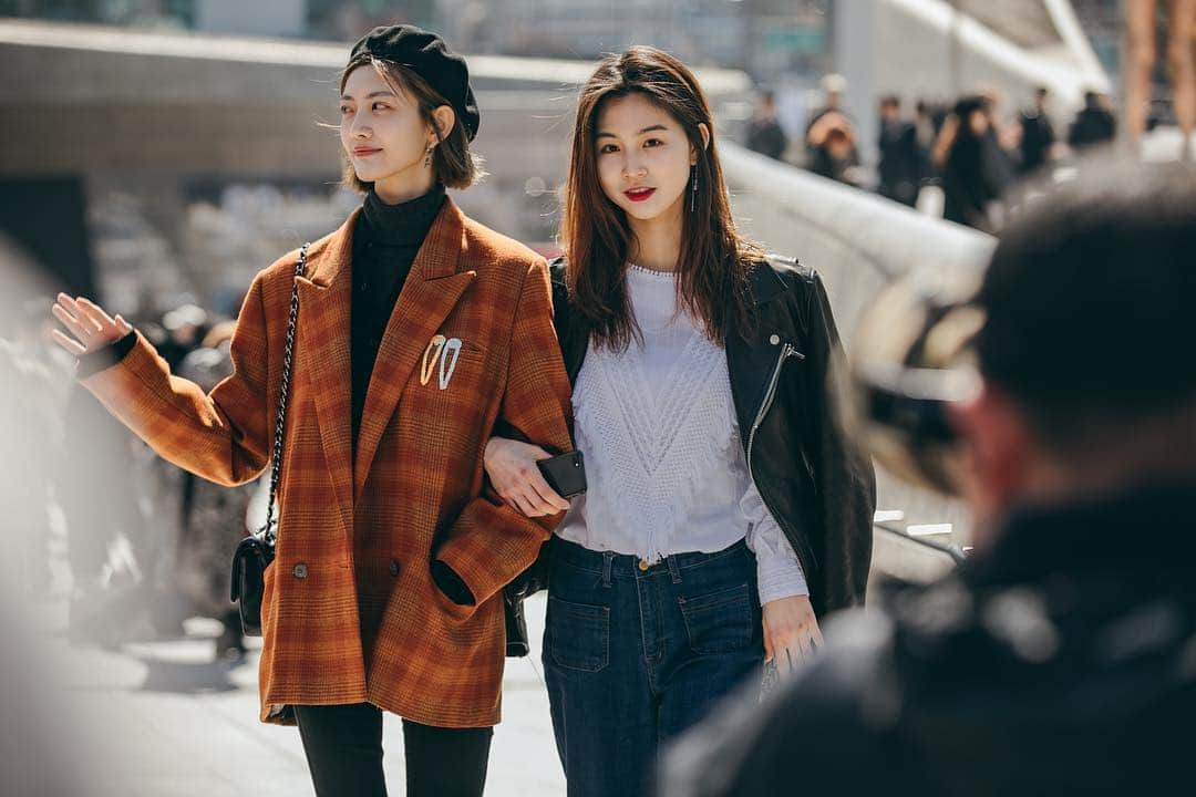 가로수길 , Seoulさんのインスタグラム写真 - (가로수길 , SeoulInstagram)「SFW Street Fashion Style Thx @_ihua_ @umyejin00 🔥 이화, 엄예진 . . #写真 #モデル #フィルム #ファッション #フォトグラファー #ストリートファッション #파리 #東京 #서울패션위크 #sfw #오오티디 #nyc #london #패션스타그램 #newyork #nyfw #셀카 #portrait #seoulFashionWeek #street #streetfashion #streetphoto #가로수길 #이태원 #사진 #스트릿패션 #모델 #tokyo #nyfw #pfw」3月23日 21時21分 - jaylim1