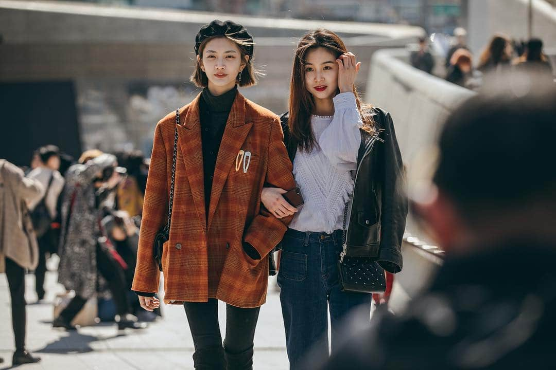 가로수길 , Seoulさんのインスタグラム写真 - (가로수길 , SeoulInstagram)「SFW Street Fashion Style Thx @_ihua_ @umyejin00 🔥 이화, 엄예진 . . #写真 #モデル #フィルム #ファッション #フォトグラファー #ストリートファッション #파리 #東京 #서울패션위크 #sfw #오오티디 #nyc #london #패션스타그램 #newyork #nyfw #셀카 #portrait #seoulFashionWeek #street #streetfashion #streetphoto #가로수길 #이태원 #사진 #스트릿패션 #모델 #tokyo #nyfw #pfw」3月23日 21時21分 - jaylim1