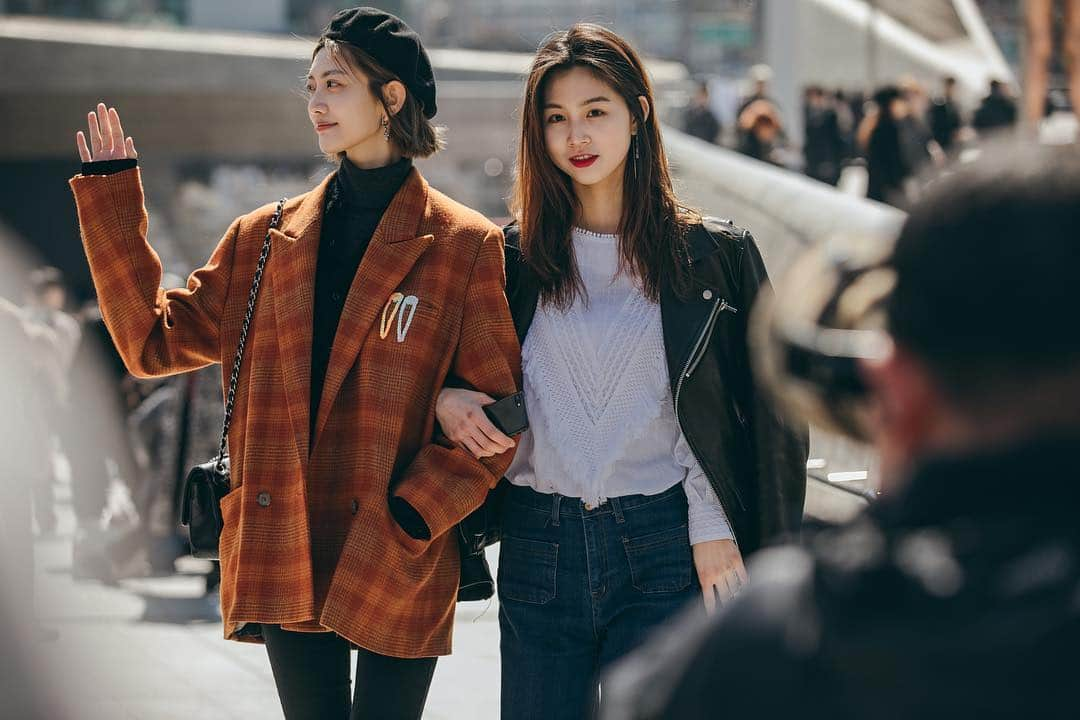 가로수길 , Seoulさんのインスタグラム写真 - (가로수길 , SeoulInstagram)「SFW Street Fashion Style Thx @_ihua_ @umyejin00 🔥 이화, 엄예진 . . #写真 #モデル #フィルム #ファッション #フォトグラファー #ストリートファッション #파리 #東京 #서울패션위크 #sfw #오오티디 #nyc #london #패션스타그램 #newyork #nyfw #셀카 #portrait #seoulFashionWeek #street #streetfashion #streetphoto #가로수길 #이태원 #사진 #스트릿패션 #모델 #tokyo #nyfw #pfw」3月23日 21時21分 - jaylim1