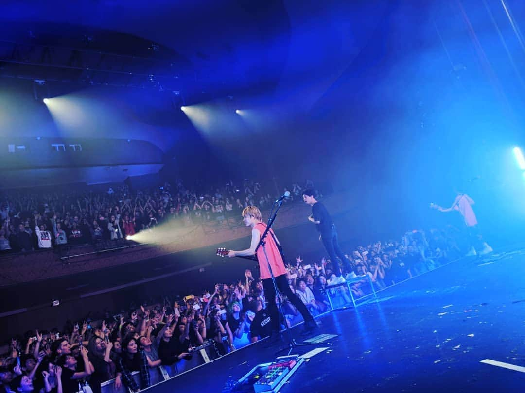 ONE OK ROCKさんのインスタグラム写真 - (ONE OK ROCKInstagram)「Vancouver! #ONEOKROCK #EyeoftheStorm」3月23日 21時24分 - oneokrockofficial