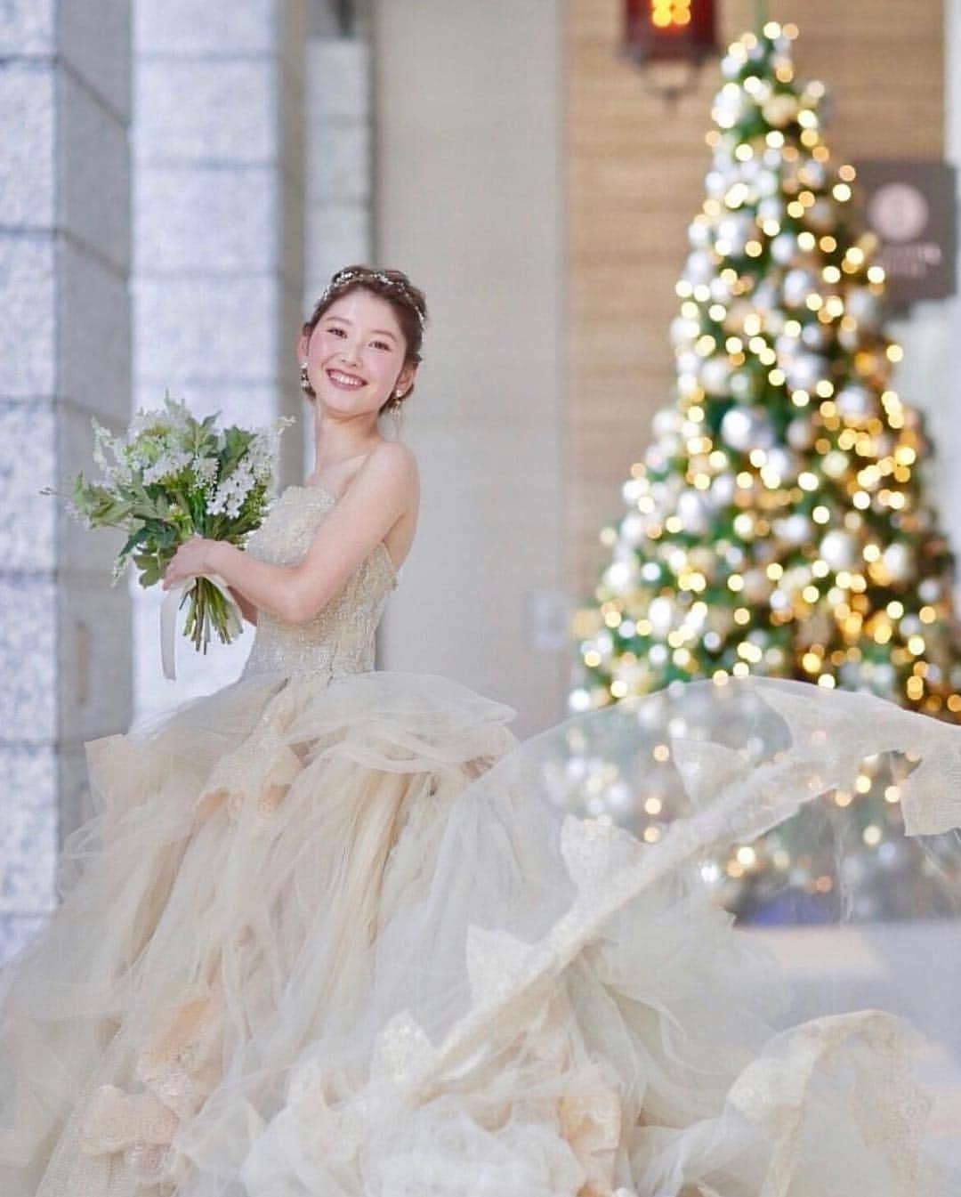 プレ花嫁の結婚式準備アプリ♡ -ウェディングニュースさんのインスタグラム写真 - (プレ花嫁の結婚式準備アプリ♡ -ウェディングニュースInstagram)「ナチュラル×エレガント🌿おしゃれな卒花さんのフォト10枚✨ * * こちらのお写真は #卒花嫁 @wedding_225 さんからリグラムさせていただきました🌟ありがとうございました😊✨ * * * #ナチュラル な雰囲気に、エレガントさと #アンティーク 感を持ち合わせたwedding_225 さんのウェディング⛪✨ * 先日 @weddingnews_brides でもご紹介させていただきました😊💕 * #ミモザ が至るところに取り入れられていて、とっても可愛いですね💛✨ * ナチュラルなテラスルームの会場に合うことと、2着の変化を大事にして選んだというドレスのセンスも抜群です👗✨ * タイプの違うドレスをお洒落に着こなしていて素敵ですよね💕 * この他のお写真も素敵なので、是非スワイプしてチェック👉してくださいね✨ * * ✅wedding_225さんの結婚式レポ #マイレポ は@wedding_225 の🔗のURLから詳しく見ることができます💕 * * * ＼📷投稿お待ちしています／ * 花嫁はもちろん、業者さんも大歓迎✨ アナタのお写真をご紹介してもOKという方は、ぜひ #ウェディングニュース にお写真を投稿してください💕 * * * ⬇︎関連アカウント⬇︎ * 💒式場検索 【 @weddingnews_concierge 】 👰マイレポ花嫁 【 @weddingnews_brides 】 💋WNブライズレポーター 【 @weddingnews_bridesreporter 】 * * その他、編集部からの連絡専用 @weddingnews_contact や、スタッフ個人の連絡用として @WN_xxxx（xxxは個人名）があります💕 * ………………………………………… ❤️WeddingNewsとは？ * * 花嫁のリアルな”声”から生まれた 花嫁支持率No1✨スマホアプリです📱💕 * * 🌸知りたい… #結婚式準備 に役立つ記事を毎日150件配信中♩ * 🌸見たい… インスタの #ウェディング 系投稿TOP100が毎日チェックできる＊IG画像の複数ワード検索も可♩ * 🌸叶えたい… #結婚式 関連の予約サイトが大集合♩ * 🌸伝えたい… 自分の結婚式レポ『マイレポ』が簡単に作れる♩先輩花嫁のレポが読める♩ * * @weddingnews_editor のURLからDLしてね✨ * * * #ウエディング #花嫁 #プレ花嫁 #プレ花嫁準備 #結婚 #日本中のプレ花嫁さんと繋がりたい #婚約 #ナチュラルウェディング #2019秋婚 #2020春婚 #2019夏婚 #プロポーズ #ウェディングドレス #ブーケ #ウエディングドレス #ウェディングブーケ #結婚式レポ  #おしゃれさんと繋がりたい #ウェディングフォト #大人婚」3月23日 21時24分 - weddingnews_editor