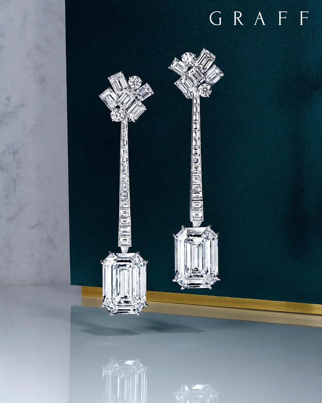 Graffさんのインスタグラム写真 - (GraffInstagram)「The epitome of elegance. • Diamond earrings featuring 20 carat D Flawless emerald cut diamonds, 48cts #graffdiamonds #highjewelry #baselworld2019」3月23日 21時36分 - graff