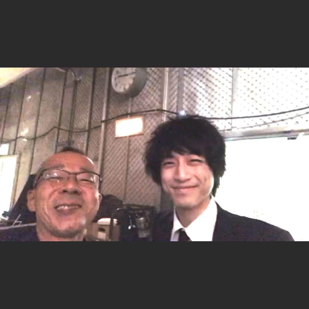 坂口健太郎のインスタグラム：「もうすぐイノセンス冤罪弁護士最終話ー(^｡^)(^｡^)(^｡^) 監督とー！」