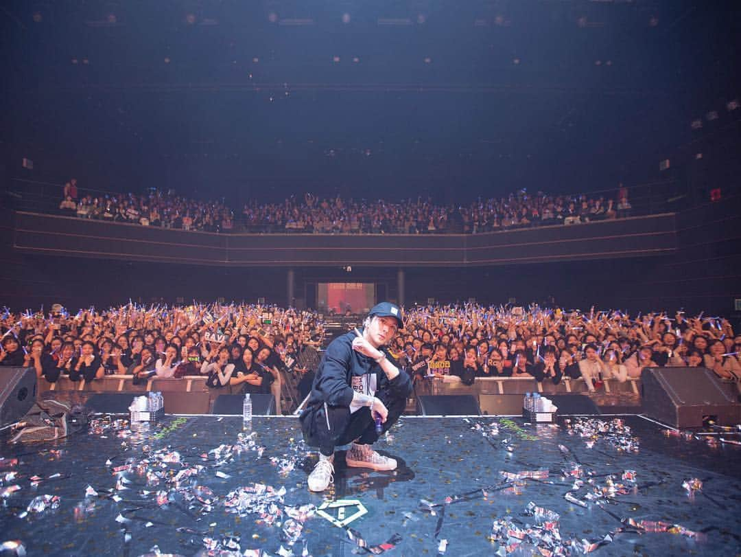 VIXXさんのインスタグラム写真 - (VIXXInstagram)「. [20190323] RAVI 3rd REAL-LIVE [R.OOK BOOK] 무대 맛집 랍콘🤟 오늘도 대박 무대를 선보인 라비👍 내일 막콘까지 퐈이야🔥🔥 . #빅스 #VIXX #라비 #RAVI #김원식 #3rd_REAL_LIVE #ROOK_BOOK」3月23日 21時37分 - vixx_stargram