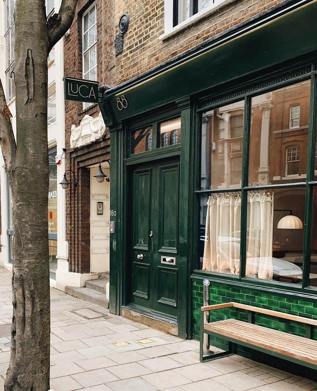 MR PORTERのインスタグラム：「Pasta Saturdays are a thing, aren't they? If not, we've just started something wonderful. And what better place to celebrate than @luca.restaurant? 🍝 Fresh pasta for days and the best wine list in Clerkenwell.⁣ -⁣ 🔗Head to the link in bio. to for more stylish recommendations from the #MRPORTERstylecouncil @iwcwatches. #MRPORTER」