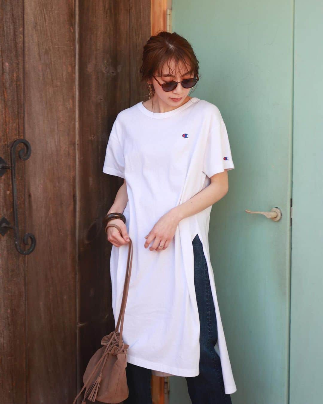 ungrid_minamiのインスタグラム：「. champion別注のワンピース サイドスリットが深めなのでレイヤードしやすい👏✨ @ungrid_official . #Ungrid#アミュプラザ博多」