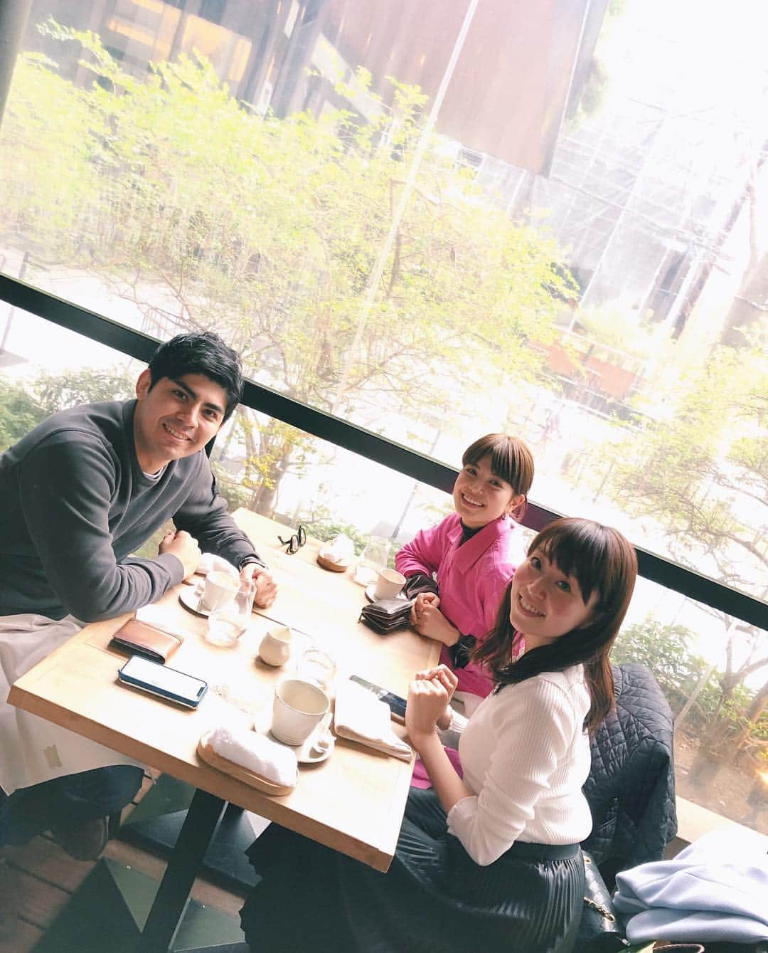 垣内彩未さんのインスタグラム写真 - (垣内彩未Instagram)「私の 小学1年生の時からの お友達2人とランチ☺️🌼 出会ったのが もう20年以上前なんて 信じられない😂  私は当時、名古屋に住んでいて なので、2人は名古屋出身。 ちなみに 英里(恒川英里ちゃん)は東海テレビのアナウンサーさんなので、東海地方に住んでいる方には お馴染みなのではないかと思います📺☺️ いやぁ〜、 今日も笑った笑った。  英里、クマール これからも末永くよろしく😙 共に楽しく歳をとりましょう☺️ #当時通いつめた駄菓子屋とシール屋懐かしい #月1で行く八事のジャスコが娯楽 #八事まで自転車で結構かかる」3月23日 21時53分 - kakiuchiayami