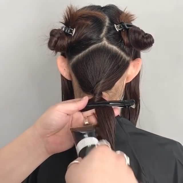 のインスタグラム：「✔style by @nobuhair 【 #ALBUM動画_カット _バリカン】 ↑別パターンはこちら↑ . cut + color ¥3,500~ double color ¥8,000~ treatment ¥2,000~ etc... ※店舗により料金が異なります。 . . バリカット . . ◉スタイリング剤：ナプラポリッシュオイル @napla_official . . ◉ライクトリ－トメント @like.osupull.official . . ◉ヘアビューロンL . . こちらのスタイルは 新宿店のNOBU（ @nobuhair ） が担当いたしました！ . 何かご不明点がございましたら お気軽にコメントください。 . 担当スタイリストからも コメントいたします！ . ALBUM（ @album_hair ） . . 【お問い合わせ先】 ALBUM OFFICE TEL / ‪03-6712-5547‬ FAX / ‪03-6712-5548‬ MAIL / info@album-hair.com . . . #ボブ #ワンレンボブ#ショート #ショートヘア #ショートボブ #前下がりボブ #美容室 #美容院 #ヘアスタイル #ヘアセット #カット #スタイリング #ワンカール #黒髪 #美容師 #ヘアカタログ #髮型 #髮型師 #髮型設計#攝影 #染髮 #发型 #護髮 #日系髮型#ทรงผม #헤어 #염색 #단발머리 #haircolor」