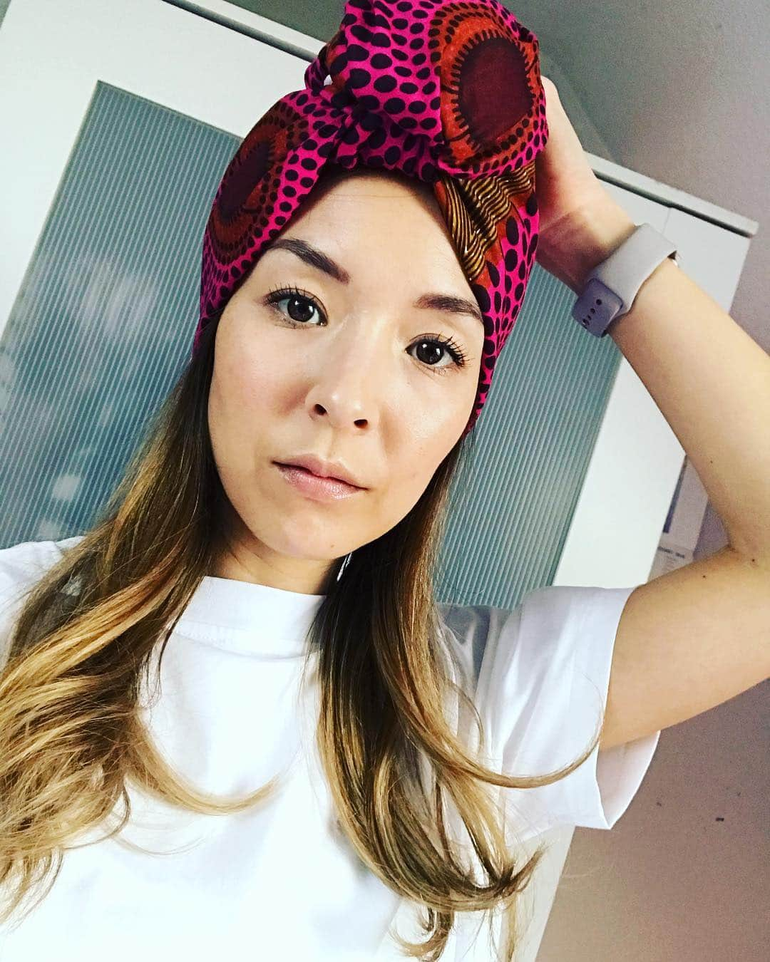 マリ・ヴァルトマンのインスタグラム：「Representing International  I was inspired by my bad hair day 🤷🏻‍♀️ . . . . . . .  #turban #africanwaxprint #headwrap #creative #selfie #fashion #style  #bedifferent #individual #selfmade #fashioninspo #designinspo #international #outfit #ootd #badhairday #lifestyle #design #fashionaddicts #fashionsociety #fashionable #fashiontrends #trend #outfitideas #beststreetoutfit #streetwear」