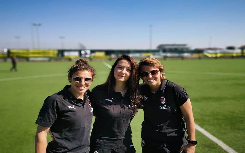 ACミランさんのインスタグラム写真 - (ACミランInstagram)「Le rossonere di Coach Morace sono arrivate a Bergamo per #OrobicaMilan 🔴⚫ #SerieAFemminile」3月23日 21時55分 - acmilan