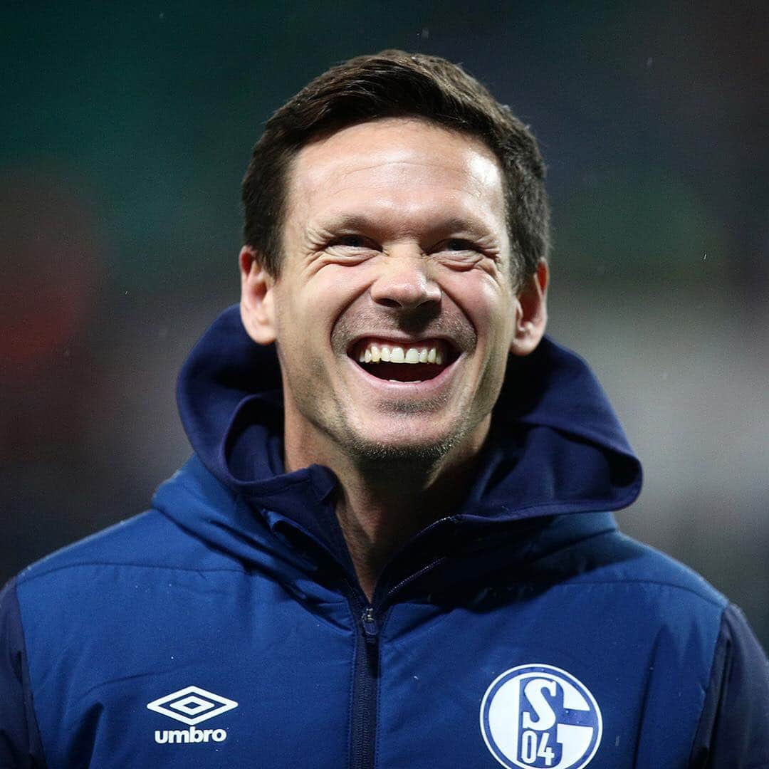 シャルケ04さんのインスタグラム写真 - (シャルケ04Instagram)「Always smiling 😄 All the best to @saschariether_27 who celebrates his 3️⃣6️⃣th birthday today! 🎁 . . #Schalke #S04 #Birthday #Football #Knappen #Soccer #Futbol #WirLebenDich #🔵⚪️」3月23日 21時58分 - s04