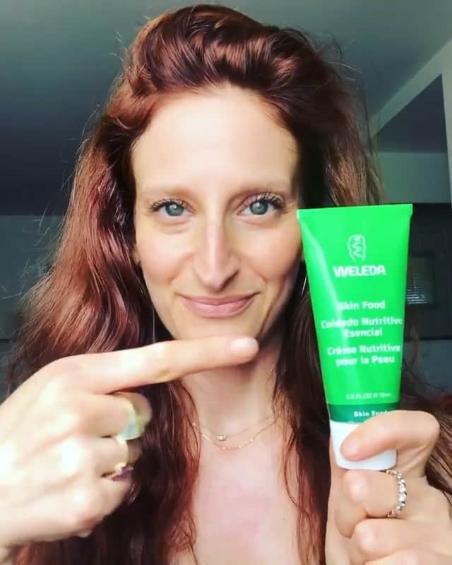Weledaのインスタグラム：「One product, SO MANY uses! 💚 @Kateydenno shares her favorite ways to apply Skin Food Original! What's your favorite use? #weledaskinfood」