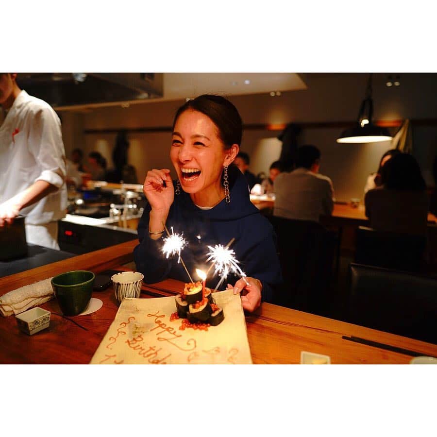 栗原佐知子さんのインスタグラム写真 - (栗原佐知子Instagram)「✴︎ ちょっと遅くなっちゃったけど… . @ina_tomo 💗 . お誕生日おめでとう🎂🎉🎁 . . カメラ小僧 @miho_ishii と一緒にお祝い😊 （いつもよりレンズが長めだった📸笑） . . #friends #dinner #eatazabujuban #azabujuban #tokyo #japan #happybirthday #birthday #instagood #instadaily #instalike #instapic #happy #love #いいと #お誕生日 #イナトモ」3月23日 22時01分 - sachiko__kurihara