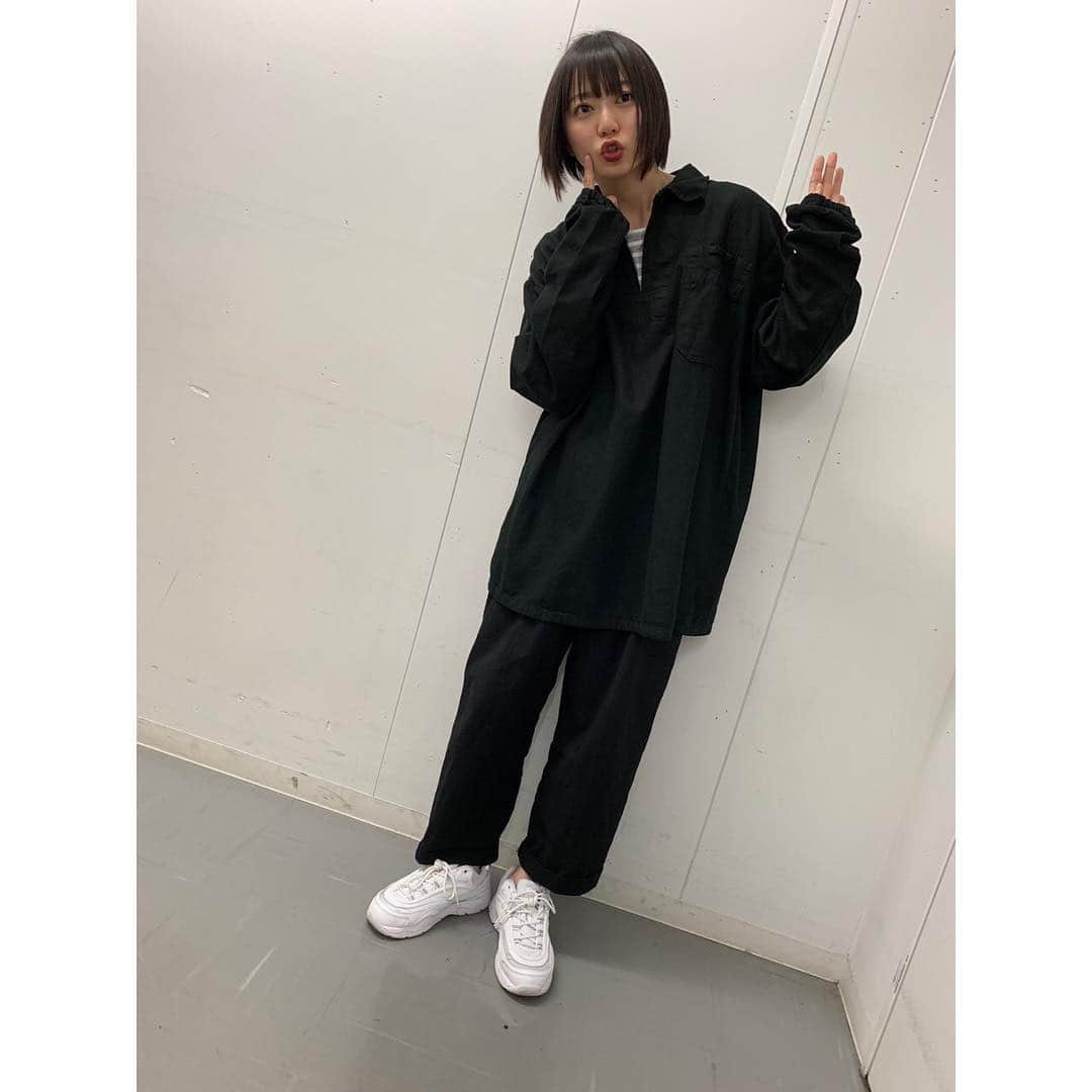 安本彩花さんのインスタグラム写真 安本彩花instagram ㅤㅤㅤ ㅤㅤㅤㅤㅤㅤ ㅤㅤㅤ本日は古着 古着 私服 昨日から泊まりだったのに服忘れて今日買った 宿泊マスター安本 荷物減らしの究極系に近づいてきた スマホ一つでどこへでも行ける エビ中 Ep ティーチ
