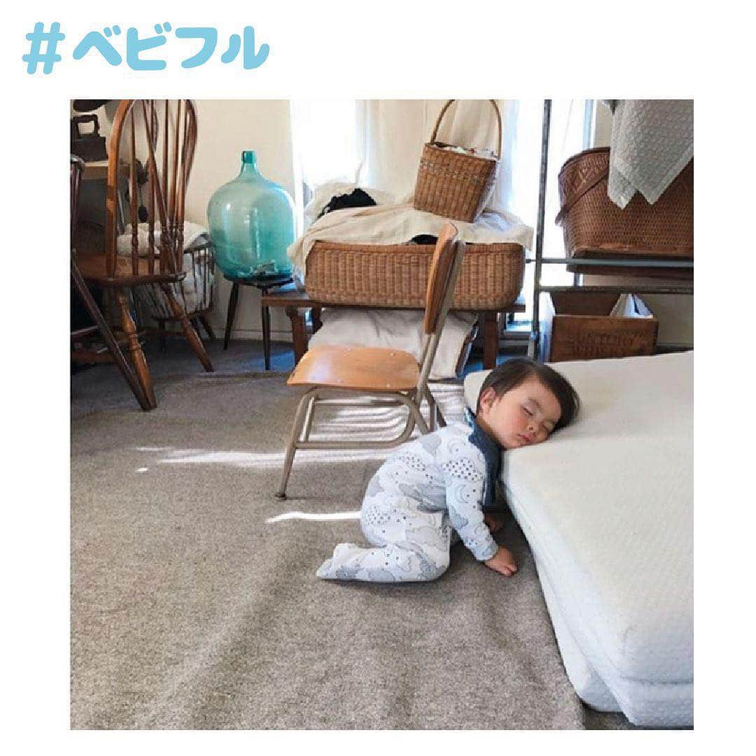 Babyful Storeさんのインスタグラム写真 - (Babyful StoreInstagram)「こてん😴 #ベビフル . いつもベビフルを ありがとうございます＊ . 本日のピックアップ写真は… . @_._._._m_._._._  さん👑✨✨ . 静かになったと思って見てみたら… なんてかわいい寝顔なんでしょう😍 . この度は可愛いお写真を ありがとうございました♪ . . 🎈じぃじゃばぁばへ孫グッズのプレゼント🎈 . こどもの写真でつくる世界にひとつのマグカップ♡ たくさんの写真で特別感たっぷりのプレゼントを🎁 . ぜひプロフィールのURLからのぞいてみてくださいね👀✨ → @babyful_official . . 今後とも#ベビフル を どうぞよろしくお願いいたします🙇✨ . #男の子 #親バカ部 #親バカ #親ばか #育児 #子育 #癒し #家族 #成長記録 #子育て #赤ちゃん #1歳 #寝顔 #天使」3月23日 22時11分 - babyful_official