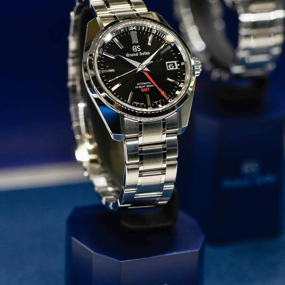 Grand Seiko Official instagramさんのインスタグラム写真 - (Grand Seiko Official instagramInstagram)「BASELWORLD2019のグランドセイコースタンドには、新モデルだけでなく多彩なコレクションが展示されています。 中央のケースに展示されているのは王道のフォルム、視認性と質感へのこだわりを具現化したヘリテージコレクションです。  #baselworld #baselworld2019 #grandseiko #gs #watch #heritagecollection #craftsmanship」3月23日 22時12分 - grandseikojapan