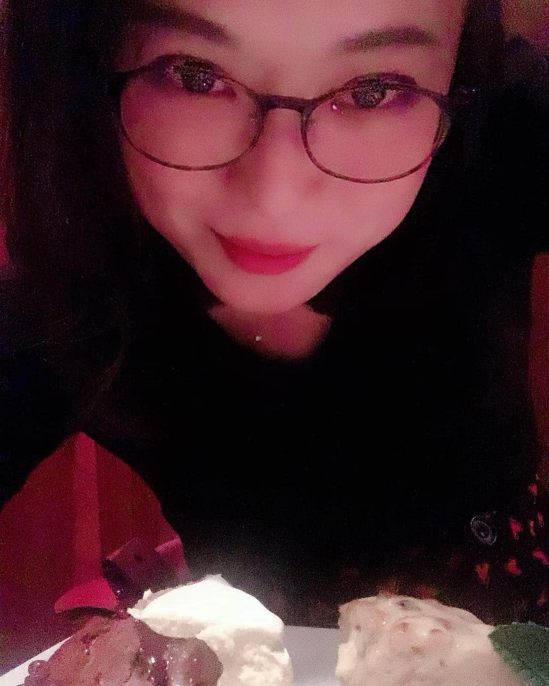 愛純もえりさんのインスタグラム写真 - (愛純もえりInstagram)「幸せ〜❤️ 大好きな人達と、大好きなスイーツ🍰🍮🍨」3月23日 22時22分 - moeri_aizumi