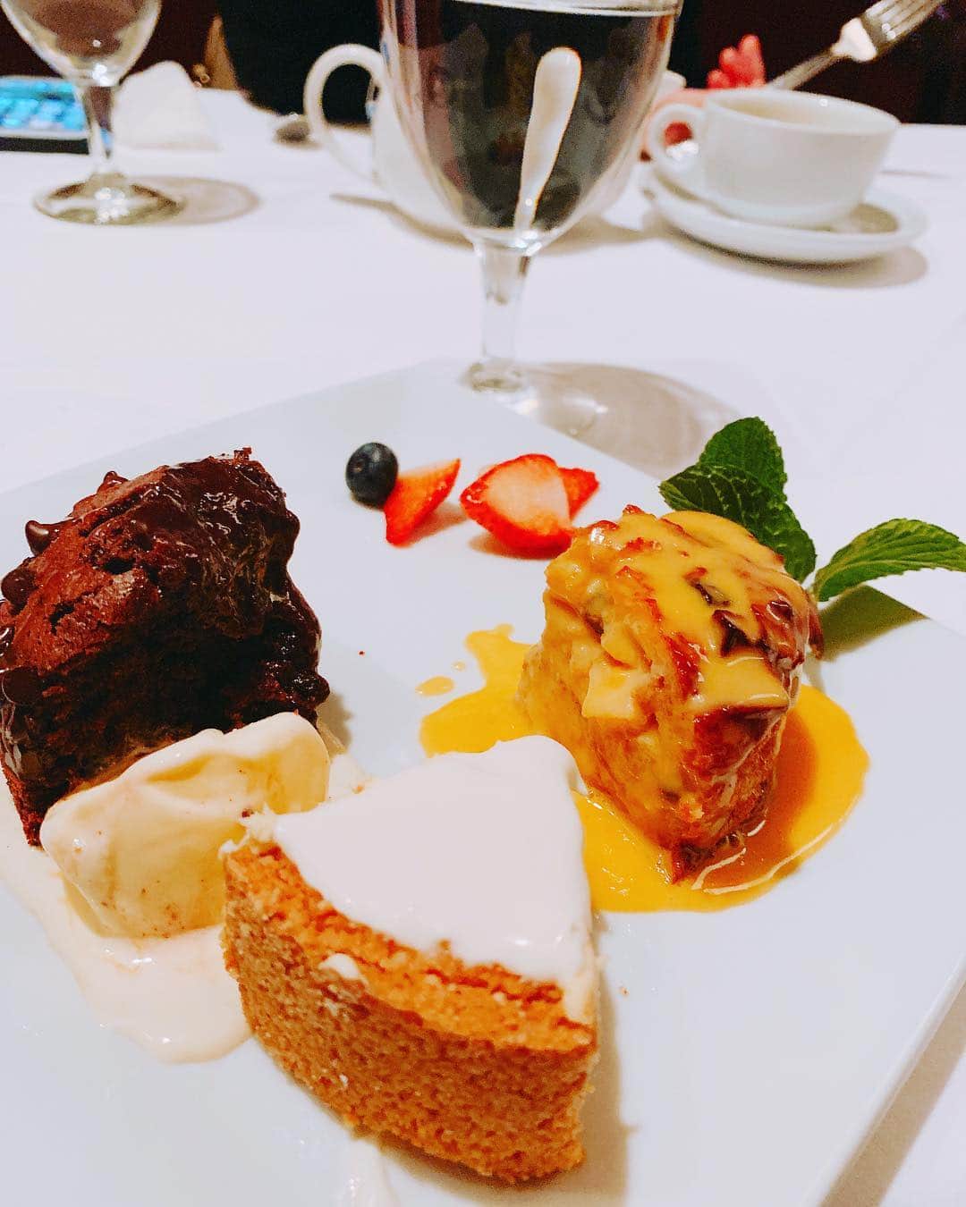 愛純もえりのインスタグラム：「幸せ〜❤️ 大好きな人達と、大好きなスイーツ🍰🍮🍨」