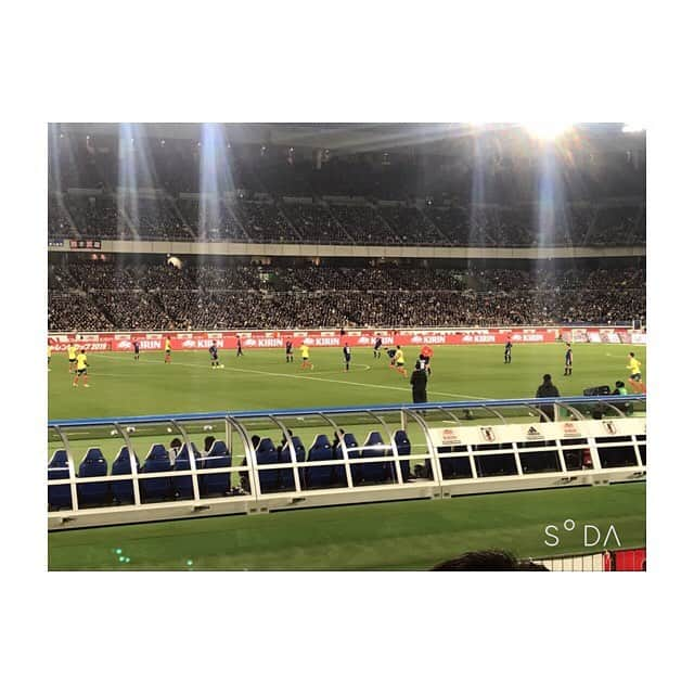 川口智美さんのインスタグラム写真 - (川口智美Instagram)「#森保ジャパン の取材へ⚽️ #ハメスロドリゲス (@jamesrodriguez10 )選手 率いる #コロンビア に1-0で惜敗したものの🇨🇴 #中島翔哉 選手と #香川真司 (@sk23.10 )選手の 共演に感動しちゃいました🏃‍♂️🇯🇵 特に、中島選手は #カターレ富山 に期限付き移籍 していた時に密着取材させて頂いたので その選手が今、こうして日の丸を背負ってプレーしていると思うと、感慨深いです..😭✨ 私もこれから、もっとサッカーの仕事が増えますように🙏  @dazn_jpn @jleaguejp @japanfootballassociation  @japan_football_  @gekisaka  #サッカー #サッカー日本代表 #森保一 監督 #日産スタジアム #国際親善試合 #サッカー好き #スポーツキャスター#soccer  #sportscaster #shoyanakajima #shinjikagawa」3月23日 22時22分 - horipro_satomikawaguchi