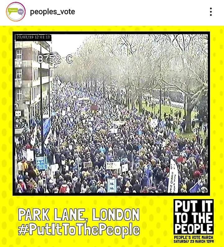 ジェシー・ウェアさんのインスタグラム写真 - (ジェシー・ウェアInstagram)「I can't march today but I'm there in spirit and salute everyone marching #putittothepeople @peoples_vote ✊🏻 please sign the petition to revoke article 50 & remain in the EU if you haven't already X」3月23日 22時23分 - jessieware