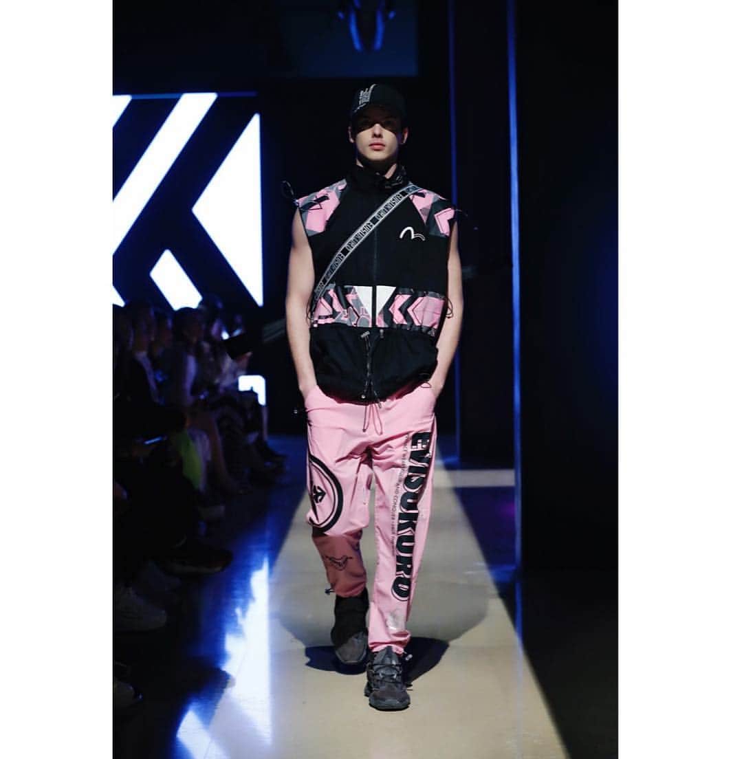 エヴィスジーンズさんのインスタグラム写真 - (エヴィスジーンズInstagram)「That’s a wrap to Evisu partee.  #evisu #2019 #evisukuro #denim #fashion #ykwtfgo #yktv #fashionshow #runway」3月23日 22時38分 - evisu1991