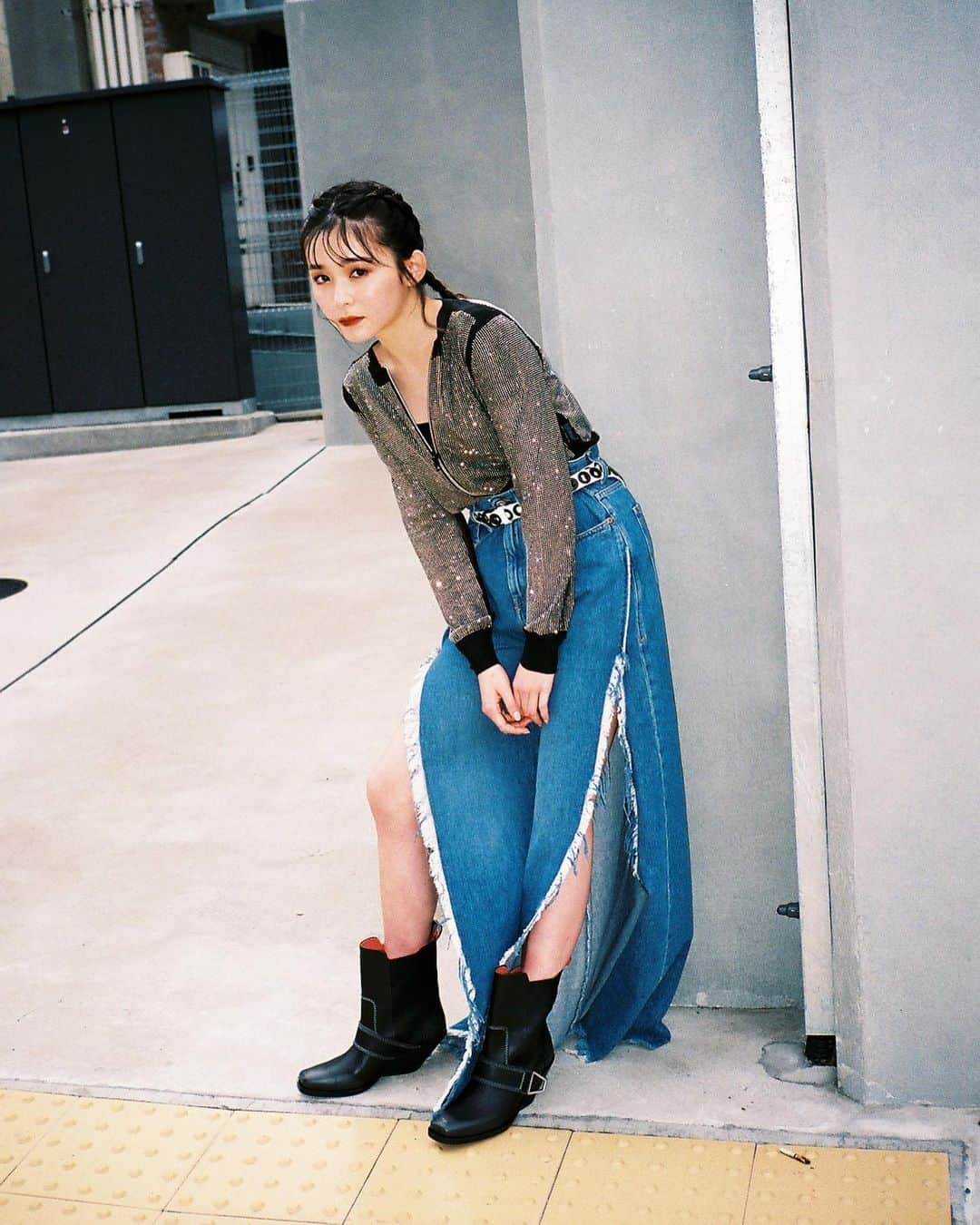 Droptokyoさんのインスタグラム写真 - (DroptokyoInstagram)「TOKYO STREET SNAP Name: @rinka_kumada0223  Denim Pants: @diesel  #dieseldenim#beafollower#diesel#pr#streetstyle#droptokyo#tokyo#japan#streetscene#streetfashion#streetwear#streetculture#fashion#denim#denimpants#デニム#久間田琳加 Photography: @cazumax Hairake-up: @yudai_makino」3月23日 22時33分 - drop_tokyo