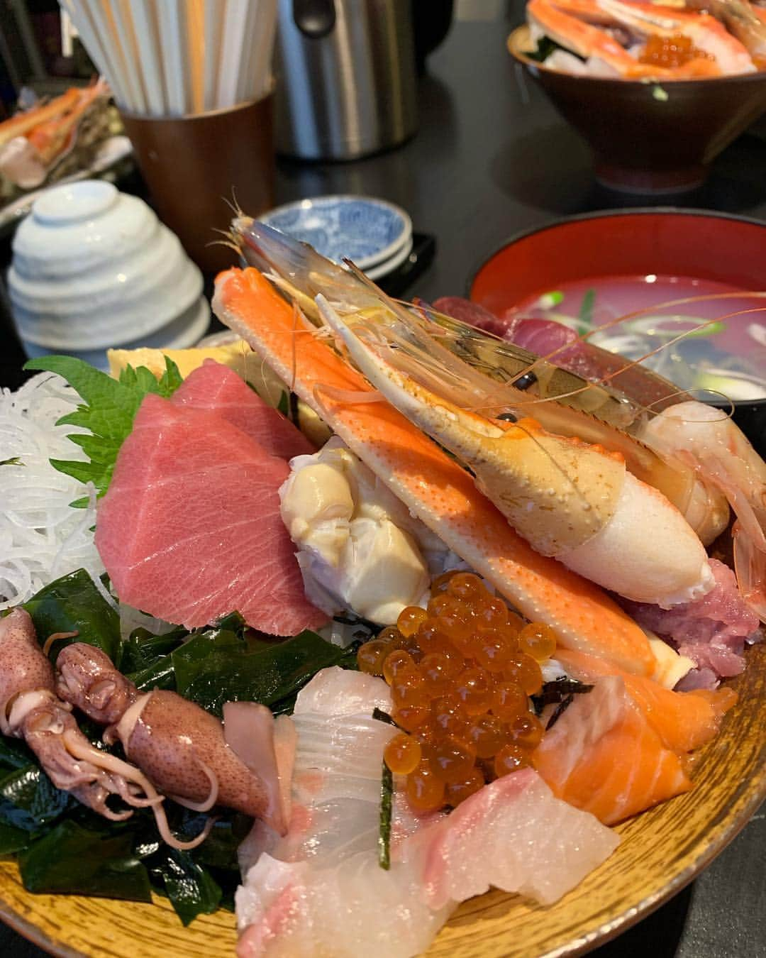 前田美順さんのインスタグラム写真 - (前田美順Instagram)「#北千住グルメ #さかなや #市場食堂さかなや  #極上海鮮丼 #2000円  #美味しくて美味しくて震える  #リピ決定 #もっとしっかり写真撮れば良かった  #伝われこのすごさ  #満足しすぎて満足しすぎて震える」3月23日 22時39分 - miyukimaeda_badminton