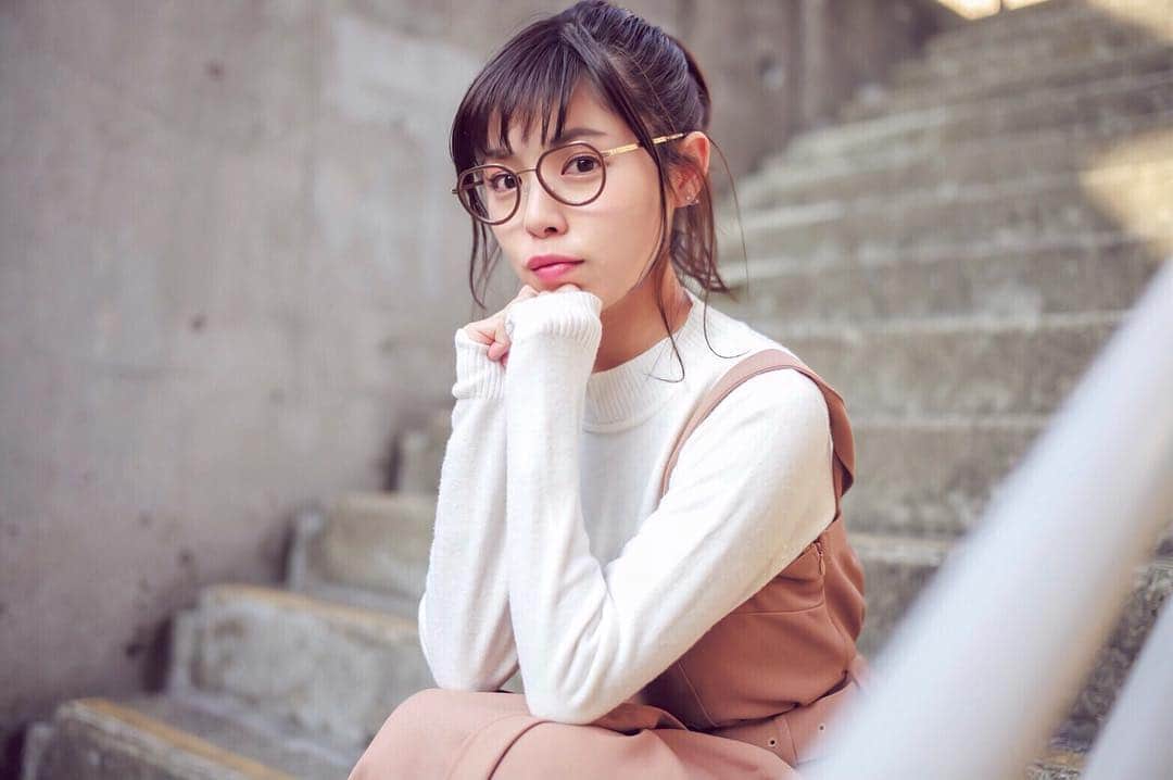 加納葉月さんのインスタグラム写真 - (加納葉月Instagram)「・ ・ ・ 「メガネ掛けてたら賢そうに見える！」と言われがち。嬉しい反面、普段はどう見えてるん？ん？んん？ ・ ・ ・ #メガネ #眼鏡 #glasses #メガネ女子 #眼鏡女子 #glassesgirl #eyewear #japanesegirl #萌 #自拍 #模特」3月23日 22時40分 - hazukichi_21