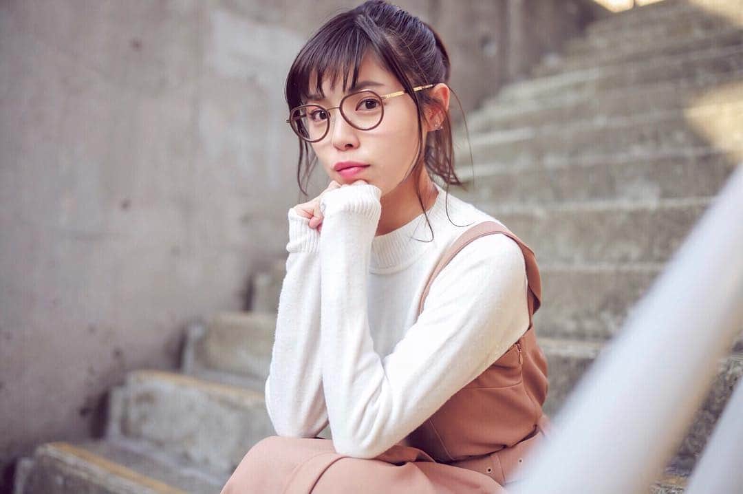 のインスタグラム：「・ ・ ・ 「メガネ掛けてたら賢そうに見える！」と言われがち。嬉しい反面、普段はどう見えてるん？ん？んん？ ・ ・ ・ #メガネ #眼鏡 #glasses #メガネ女子 #眼鏡女子 #glassesgirl #eyewear #japanesegirl #萌 #自拍 #模特」
