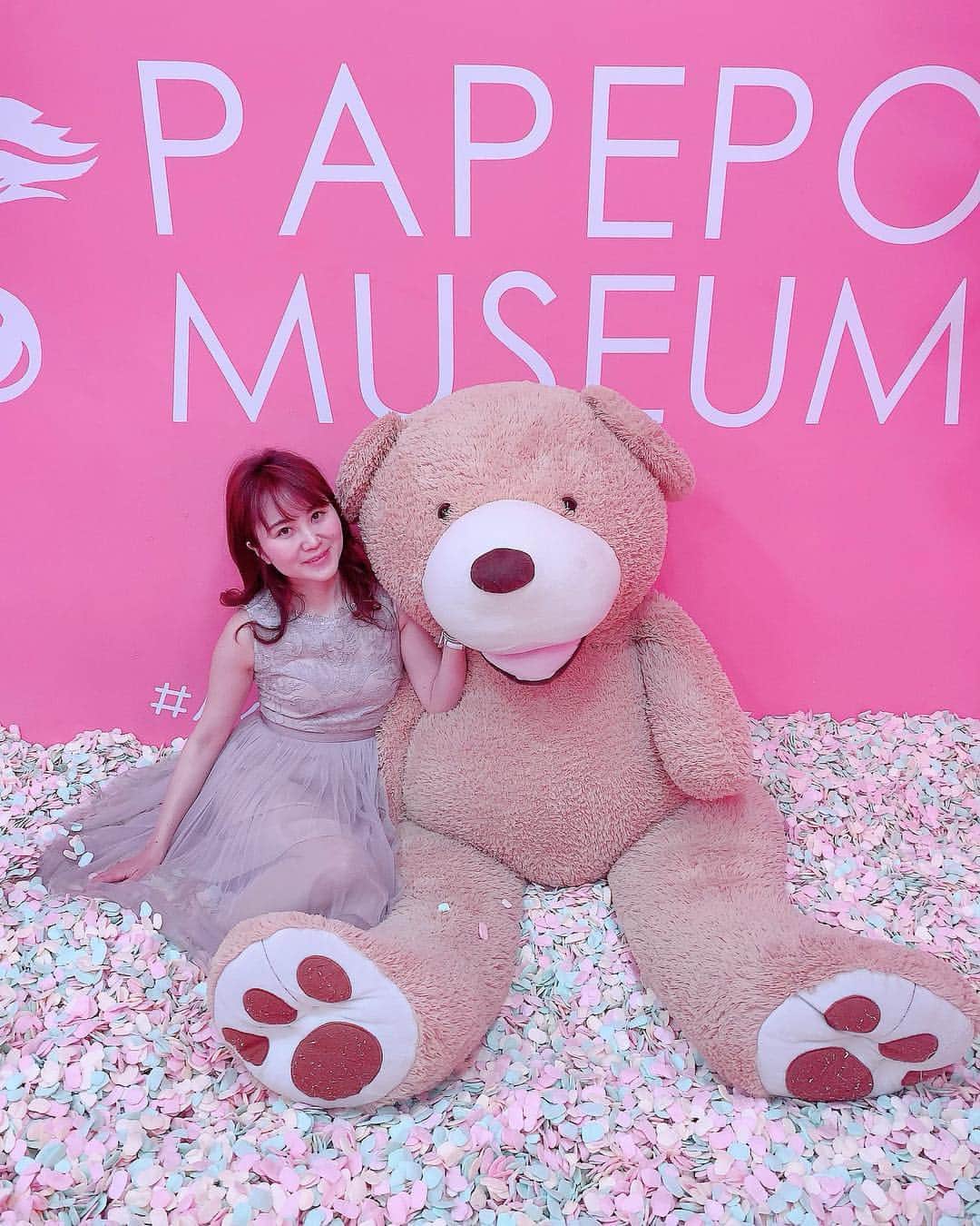Miku Hirata 平田未来さんのインスタグラム写真 - (Miku Hirata 平田未来Instagram)「💓💓came back to Tokyo📍❤️🥰 I had really good time at Awaji and Kyoto😘 * 📍東京に帰りました❣️ 旅行の思い出は、ちょいちょい載せます🙏 * * #papepomuseum (@papepo_museum )へ💓#ピンクワールド でありながら、#体感型アート でもある不思議な空間でした🥰 * 子供にとっては、公園や写真館のような場所だったようで、楽しそうでした🧒👶 小学生から入場料があります🎟 * * #バナナの木 や、#アイスクリーム屋さん 、ヤシの木など、インスタジェニックなブースが並びます🍌🍦 1回の入場で、2時間まで滞在可能❣️ * #ムービージェニック な箇所もあるので、京都でお時間のある方はぜひ❣️ * * 場所は、レンタルキモノ屋さんの隣になります👘  住所 〒604-8154 京都市中京区室町通四条上ル菊水鉾町582 さがの館ビル2階 * * ドレスは、#dorrydoll #ドリードール のものなのだけど、 とても華やかでお気に入りです♡👗 パーティーシーンにも活躍しそう！ また投稿しますね💓 * * #パペポミュージアム #papepo #京都烏丸 #京都四条 #烏丸 #河原町 #京都観光スポット #京都着物レンタル #体感型 #ピンクスポット #かわいいスポット #巨大ぬいぐるみ #話題の場所  #チュールスカートコーデ #アンティークピンク #ワンピースコーディネート #おめかしコーデ #ママコーディネート #お出かけコーディネート #レースワンピースドレス  #いいね返し #いいねした人全員フォローする」3月23日 22時40分 - miku.hirata