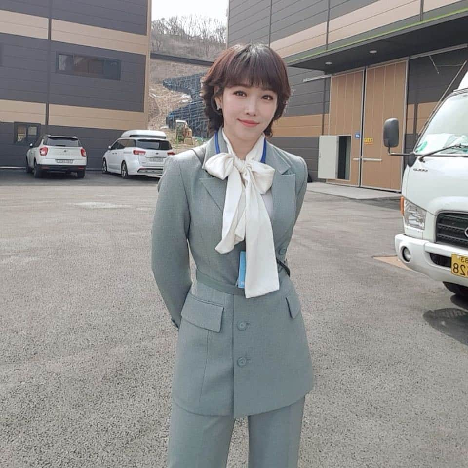 イ・ユリさんのインスタグラム写真 - (イ・ユリInstagram)「#이유리#봄이오나봄#뿌잉뿌잉#추억업뎃#휴식시간#사진정리#냠냠#연천세트#ㅜㅜ」3月23日 22時42分 - leeyuri007