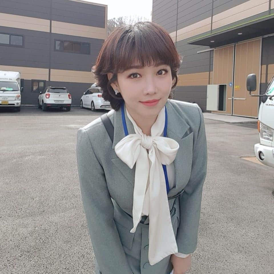 イ・ユリさんのインスタグラム写真 - (イ・ユリInstagram)「#이유리#봄이오나봄#뿌잉뿌잉#추억업뎃#휴식시간#사진정리#냠냠#연천세트#ㅜㅜ」3月23日 22時42分 - leeyuri007