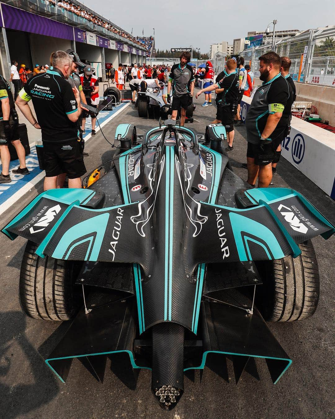 Jaguarさんのインスタグラム写真 - (JaguarInstagram)「Take a look back at the @JaguarRacing #IPACE #eTROPHY and @FIAFormulaE race highlights from a hot and humid #SanyaEPrix. #JaguarElectrifies #ABBFormulaE #ElectricRacing #Sanya #China #ITYPE3」3月23日 22時42分 - jaguar