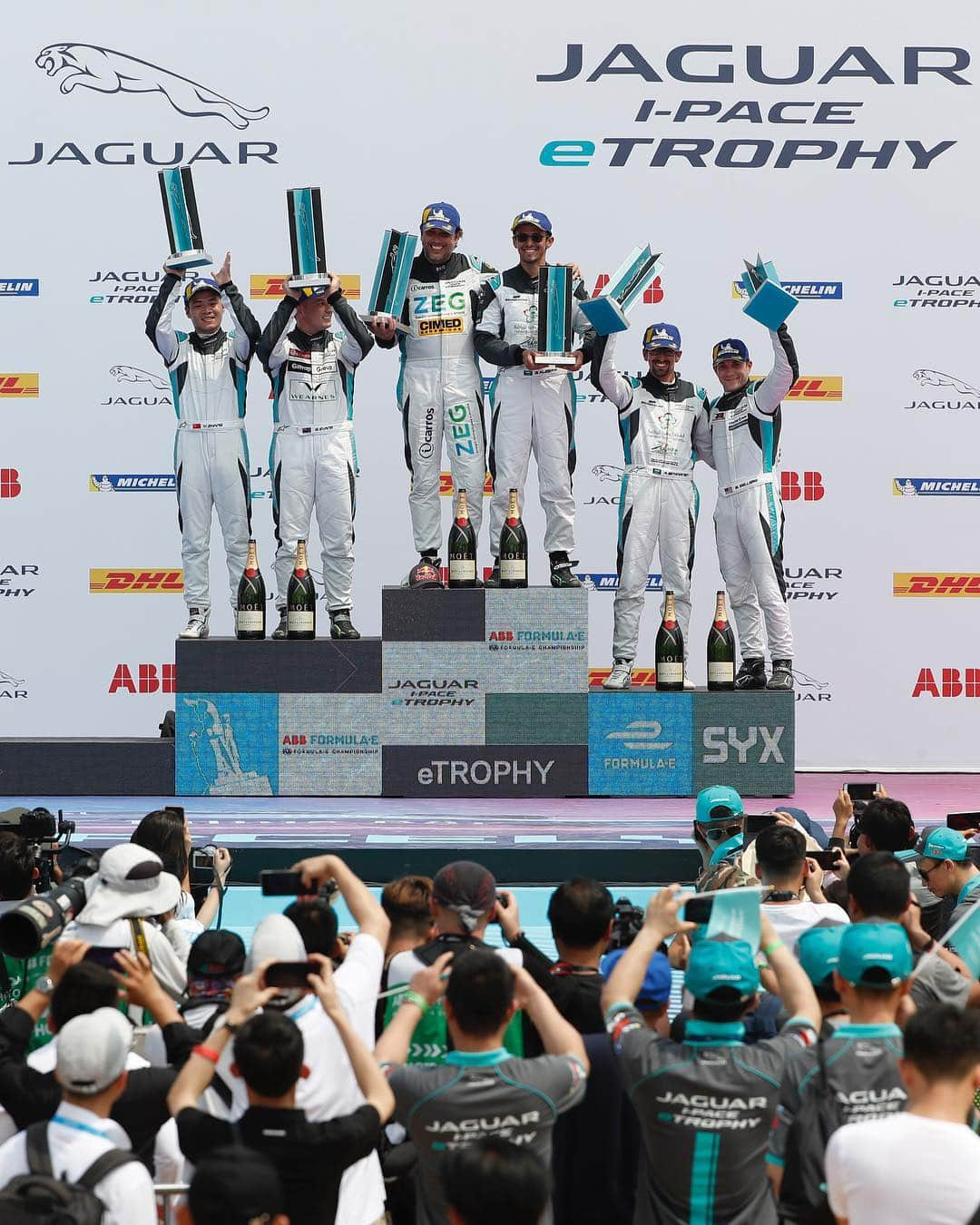 Jaguarさんのインスタグラム写真 - (JaguarInstagram)「Take a look back at the @JaguarRacing #IPACE #eTROPHY and @FIAFormulaE race highlights from a hot and humid #SanyaEPrix. #JaguarElectrifies #ABBFormulaE #ElectricRacing #Sanya #China #ITYPE3」3月23日 22時42分 - jaguar