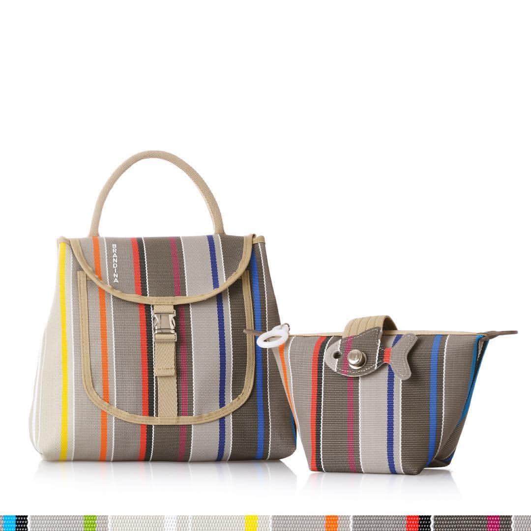 のインスタグラム：「MURANO, il nuovo colore Brandina ispirato alla colorata isola di Venezia.  Disponibile esclusivamente nelle botteghe Brandina e online.  #brandinatheoriginal #brandina #calaluna #colors #stripes #blue #fashiongirl #shoppingonline #spring2019 #bagoftheday #shoppingtime #shoppingbag #murano #fashionblogger #fashionitaly #color #bag #bags #photooftheday」
