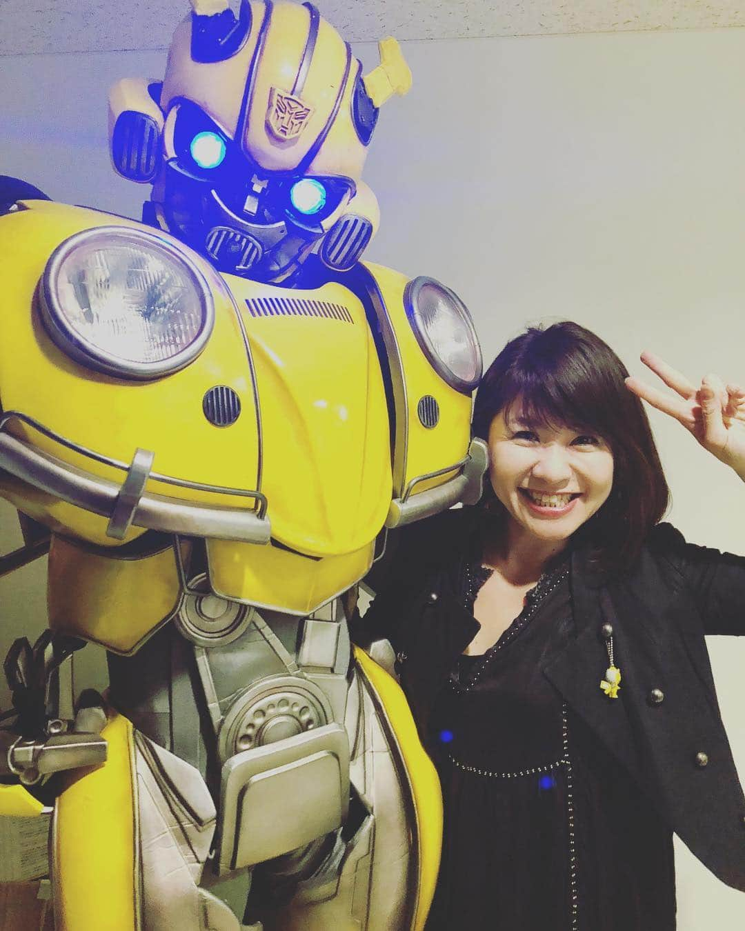 伊藤さとりさんのインスタグラム写真 - (伊藤さとりInstagram)「誕生日の今日のシメは 「バンブルビー」公開記念 舞台挨拶MCでして。 「トランスフォーマー」司会 ずーっとやって来て ついに推しの主演作！ サイコーだよ、この映画！ 悠木碧さんとは 「スパイダーマン／スパイダーユニバース」 舞台挨拶以来の再会だった、最近だ！  #バンブルビー #映画  #トランスフォーマー  #公開記念舞台挨拶  #土屋太鳳  #志尊淳 #俳優  #声優 #木村良平  #悠木碧 #濱野大輝  #土屋神葉 #オススメ映画  #ヘイリースタインフェルド  #伊藤さとり #さとりオススメ映画  #娯楽 #イベント」3月23日 22時50分 - ito_satori