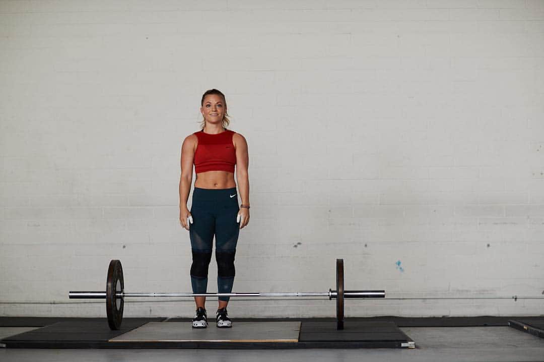 モーガン・キングのインスタグラム：「Saturday’s initial reaction to my program 👉🏼 Saturday’s reaction to the thought I might be in the gym all day. • • • #saturday #training #powerandgraceperformance #marathon #alltheexercises  #weightlifting #mood 📷: @samkweskin」