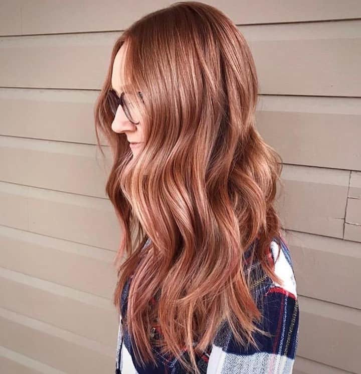 CosmoProf Beautyさんのインスタグラム写真 - (CosmoProf BeautyInstagram)「Captivated By This Copper🍁😍 ✨ To add extra shine, @holly.neufeld.hair used AG Hair Glow Shine Infuse Serum. ✨ Find AG Hair's natural collection at #cosmoprofbeauty where you are #licensedtocreate  #repost #aghair #aghaircare #redhair #redhead #redheads #gingerhair #copperhair #auburnhair #shinyhair」3月23日 23時00分 - cosmoprofbeauty
