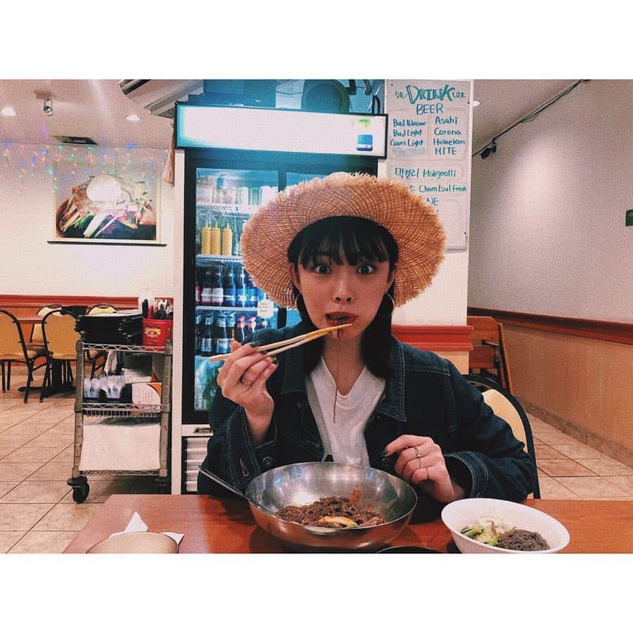 松井貴香さんのインスタグラム写真 - (松井貴香Instagram)「- - ハワイで食べたユチャン冷麺が 美味しすぎた🤤🇰🇷 - 日本にも出来るらしいしまたいこーっと - それにしてもご飯食べた時の一口目の 『何これ美味し！』の私の顔  こんな変なのね😂ww - #0323 #ハワイ #ユチャン冷麺 #韓国 #冷麺 #美味 #感動の顔 #hawaii #yuchunkoreanrestaurant  #noodle  #korean #famous  #yummy #happy #me #fanyface  #instagood  #like4likes  #followme」3月23日 23時00分 - kiko414_m